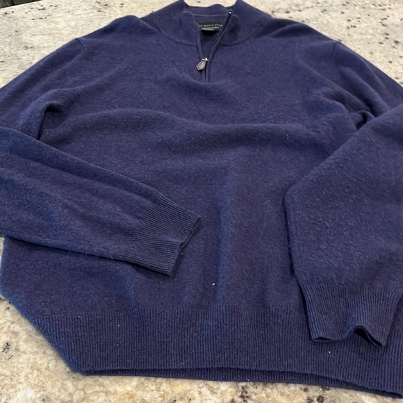 Bloomingdale’s Mens Cashmere sweater - Picture 3 of 4